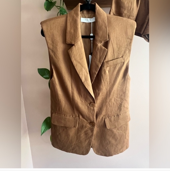 ASTR The Label Sleeveless Vest - Picture 4 of 6